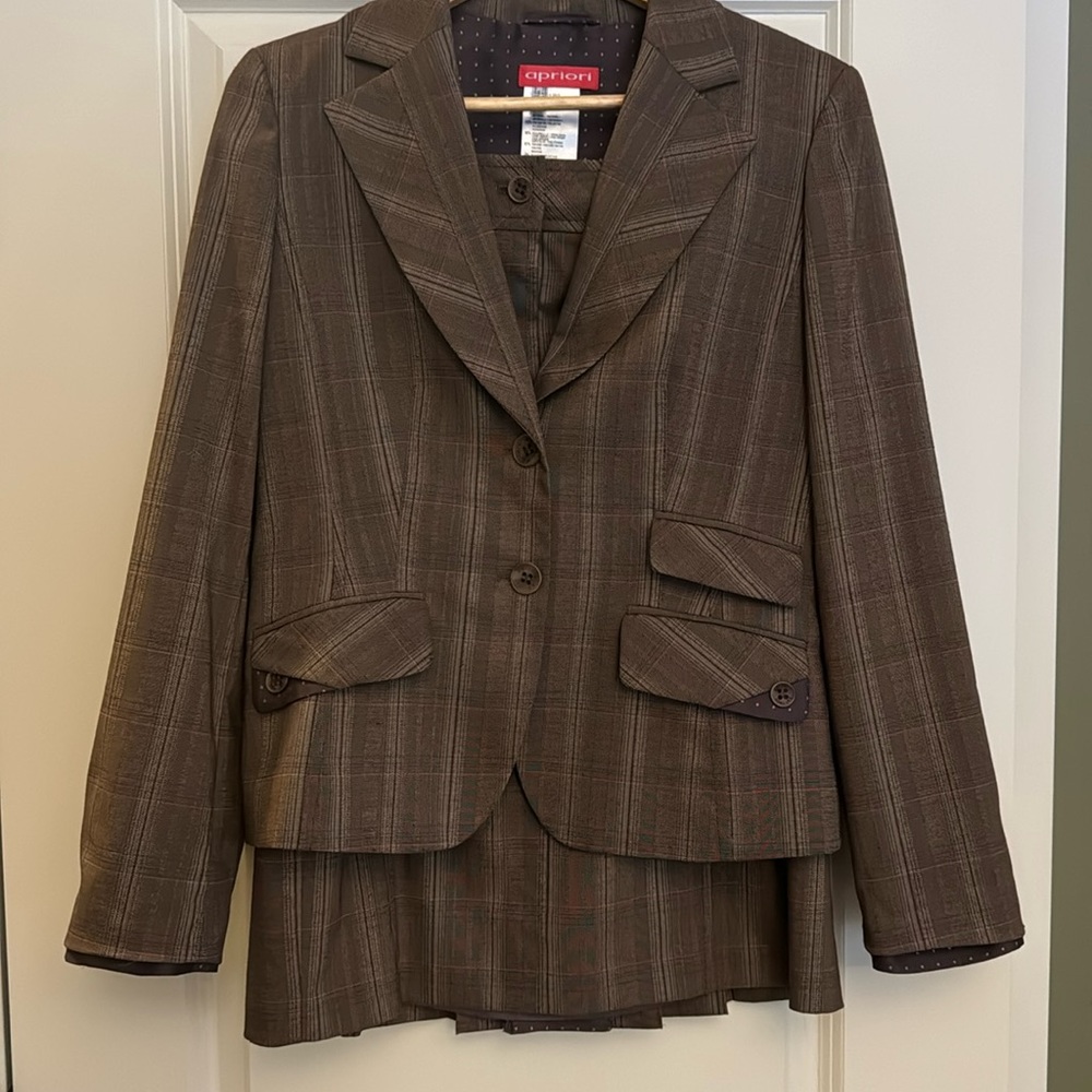 Stunning Apriori (Escada) suit. Unique. Polyester, Wool, Viscose and Elastane.